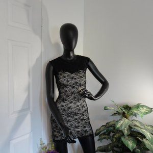 Lace dress, Limité, Médium